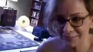 بنت تمص زبي وتلحس البيضات