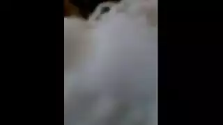 سينهيس تأخذ قضيبًا شابًا صلبًا في فعل شرجي عنيف