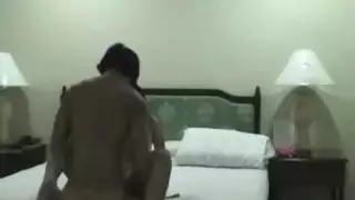 فتاة ساخنة تفتح كسها وتداعب حفرة ضيقتها