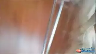 ثقب شرجي عربي ضيق يتم تمديده في بورن قاسٍ