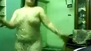  رقص منزلي لفتاة مثيرة يدعو الجار لممارسة جنسية ثلاثية صريحة