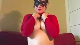 انتصاب صلب يستفز لمشهد إباحي صريح