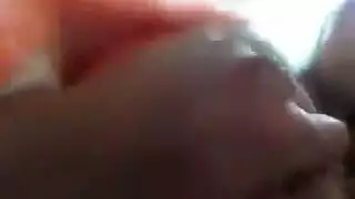 وكالة تجميل مفلسة، لذا تمارس الوكلات الجنس مع أمريكي من أجل المال