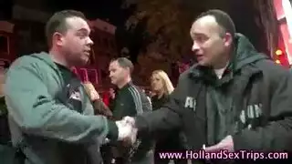 المراهقات الشهوانيات في حفلة جنس جماعي خاضعة