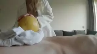 ناك هذه العاهرة الرائعة حتى تستنزف تماماً