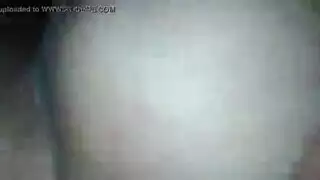 رجال عراقيون يأخذونه في المؤخرة