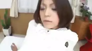 person مغطاة بالسائل المنوي بعد جلسة جماع جماعي