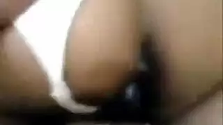 لقطات دقيقة لقضبان منتفخة وصلبة كالصخر