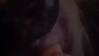 الزوجة العاهرة وزوجها يشاركان في مشهد جنس جماعي قاسي