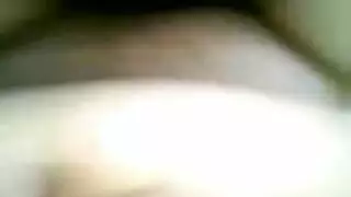 إباحية恋物الحيوان: رجل يمارس الجنس مع سمكة على الكاميرا