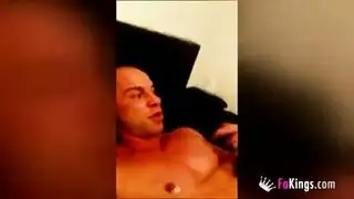 شاب يخدع فتاه وياخذها للفندق للمشاركه الجنس وهي توافق