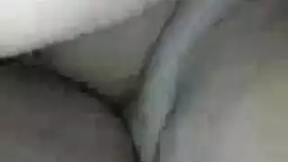 شاب يداعب قضيبه