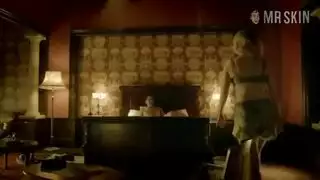 تلميذة متمردة ومعلمتها في فيلم سحاق مثلي صارخ مدرسي