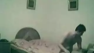مراهقة تتعرض للهيمنة والملء في شريط جنسي مكثف