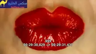 امرأة ناضجة مثيرة تسيطر على شاب في السرير