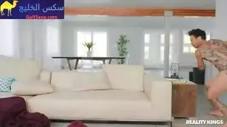 خيال زوجة خائنة: الأخت تأخذ قضيب الزوج بينما الزوجة تراقب