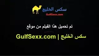 أم مثيرة تسرق صديق الفتاة لجلسة مص عميقة وقذف داخلي