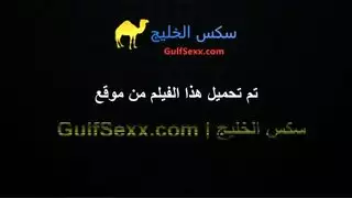 هروب إباحي من تحت الطاولة: القضيب ينقذ الموقف