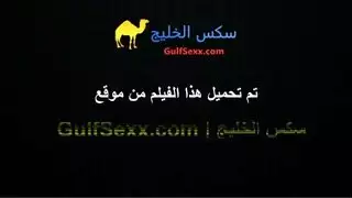 من لعبة مثلية لثلاثي: امرأتان تُضربان من قبل شاب بقضيب كبير