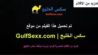 عاهرة القصر تتلقى ضرباً قاسياً من عامل النظافة العضلي