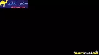 رغبات محظورة: مشهد ساخن بين ناضجة ومراهقة