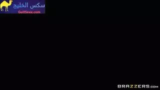 إشباع الأداة العملاقة – امرأة ناضجة ممتدة في مشهد إباحي