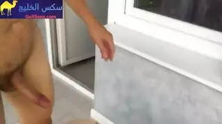 يخرم بنطال اليوجا الخاص بها و ينيكها بعنف سكس اجنبي