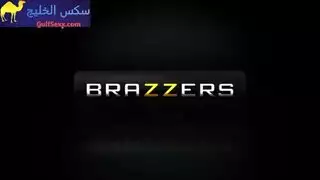 مزلقة سانتا متوقفة بينما يشاهد أفلامًا إباحية صريحة