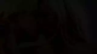 وجهة نظر الرجل أثناء القذف تغطية بطنها المثير بالسائل المنوي