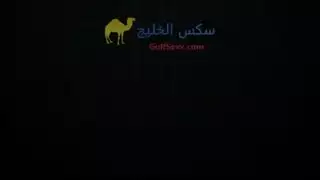 شرج مجهول: الكاميرا تعمل، الوجه مخفي، تُدَق بعنف