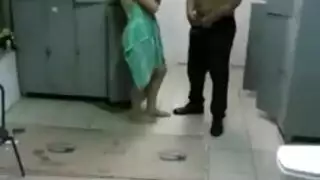 مشهد إكس إكس إكس: حلوات صغيرات تمارس الجنس وتظهر مهوياتهن