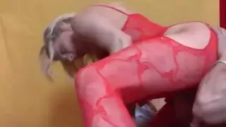 المص غير المنقطع يجعلني أنفجر على وجهها