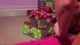 فتا بملابس مثيرة بحبيبها