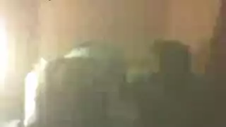 جلسة شرجية صعبة مع ميا بريز على الأريكة الحمراء