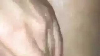 مزة بتلعب بكسها بزبر هزاز صناعي