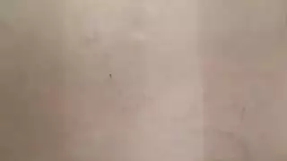 الشقراء تحصل على ما تريد في جلسة نوم جنسية صريحة