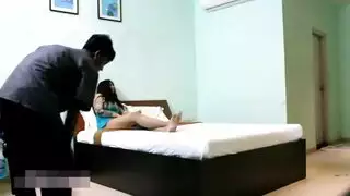 مراهقة تتعرض لتدمير فتحاتها
