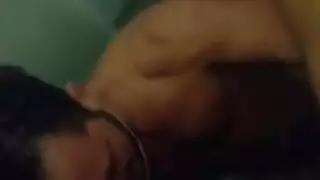 مدرب شخصي يعطي تمرين قضيب عميق
