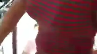 طباخة وقحة تمتلئ بالسائل المنوي على أرضية المطبخ