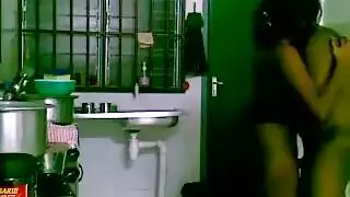 جنس جماعي عنيف في حفلة على موقع إباحي مجاني