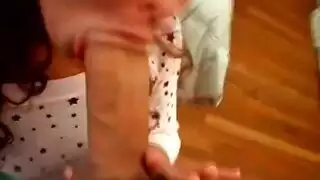 أشلي آدامز تتخطى العرض لمشهد جنسي قوي خلف الكواليس