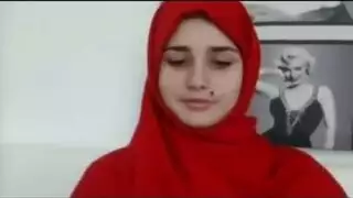 بنت تخلع ملابسها قطعه قطعه مصري