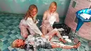 ميك لبناني حتى التبول