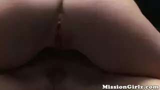 سمراء تتمدد فرجها الناعم في فيلم جنس شرجي مكثف