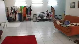 gangbang صعب يضم فتاتين سمراوتين لا تشبعان