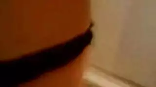قضيب مراهق هائل يتم استثارته في تدليك مثير