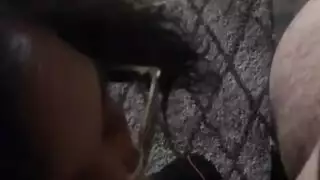 آسيوية مغرية تمص القضيب ثم تُفتح على مصراعيها