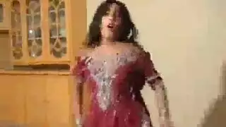 تابو العائلة الأرمنية الإباحي: مثلية أم وابنة
