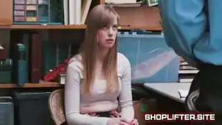 سكس سحاقي عنيف: لعبة قوة بين الصديقات
