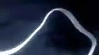 أسود ومشعر في فيلم إباحي أجنبي صريح
